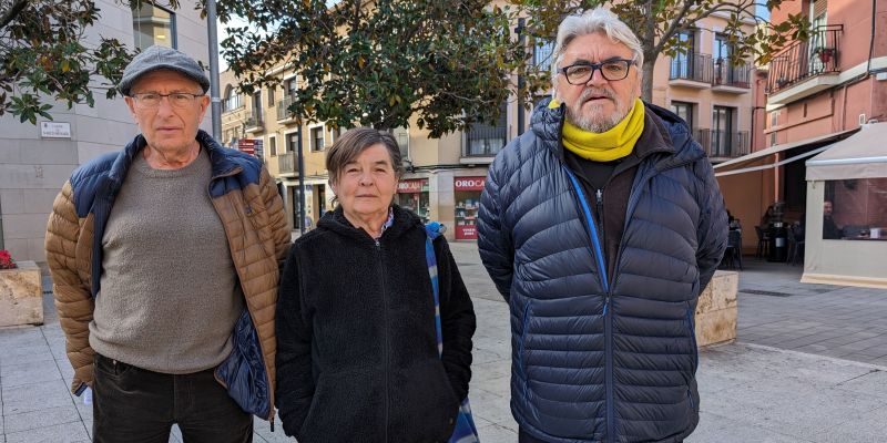 D'esquerra a dreta Rafael Contreras, Teresa Blanco i Josep Maria Pijuan, membres de Rubí Solidari. FOTO: E.L.