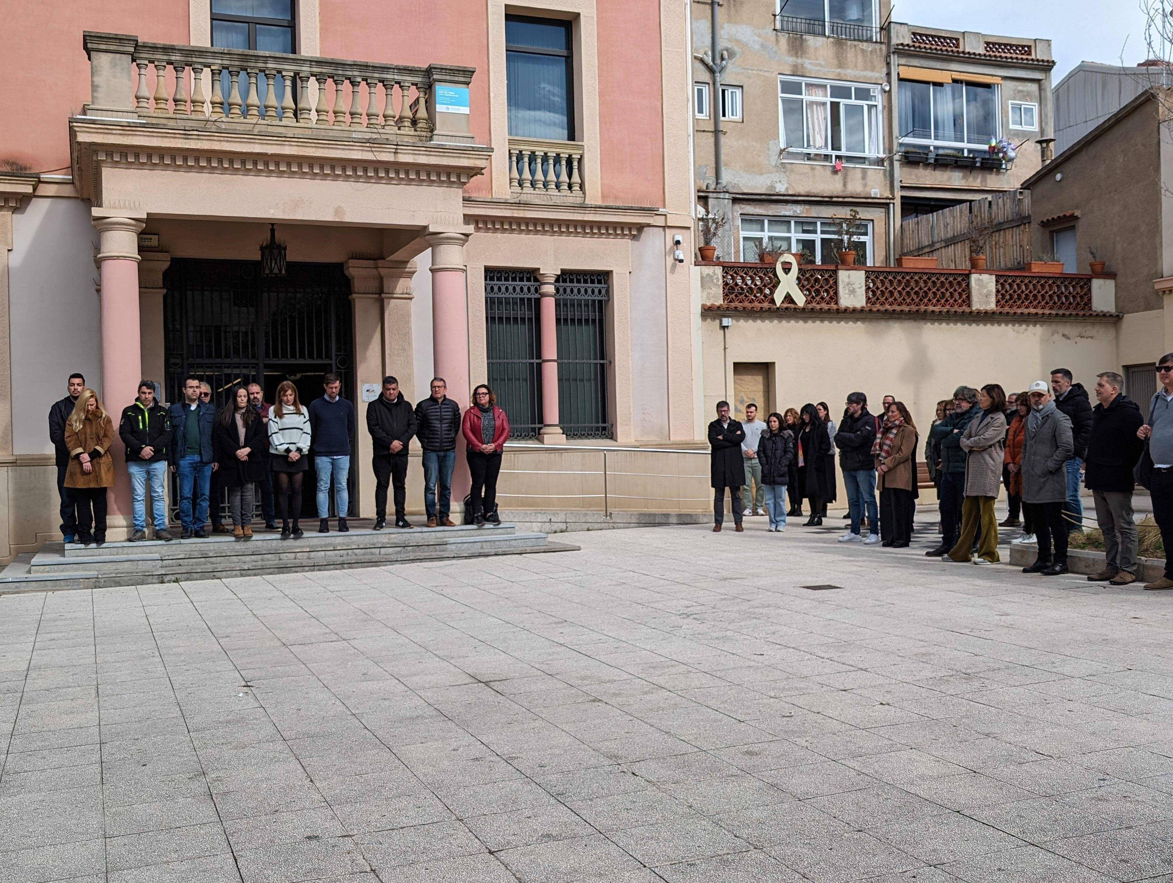 Rubí recorda les víctimes de l'incendi de València amb un minut de silenci. FOTO: E.L.