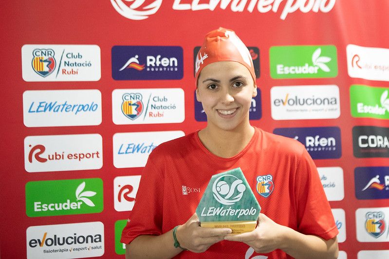 Irene Costa com a MVP del partit. FOTO: Cedida Irene Costa com a MVP del partit. FOTO: Cedida