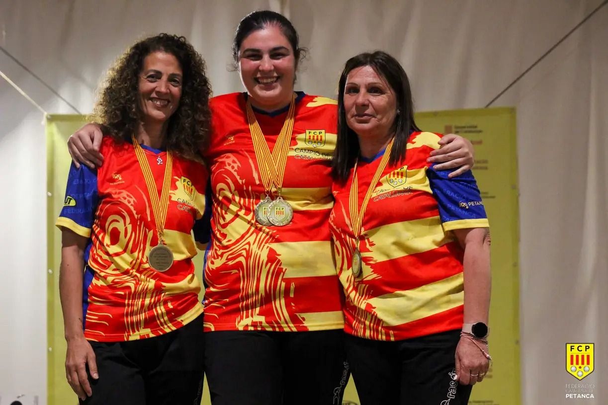 Tres jugadores del club petanca santa Rosa Rubí guanyen el campionat de tripletes de Catalunya. FOTO: Cedida Tres jugadores del club petanca santa Rosa Rubí guanyen el campionat de tripletes de Catalunya. FOTO: Cedida