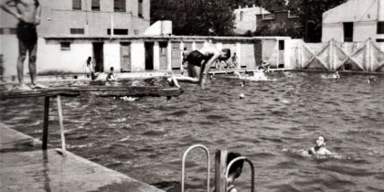 La piscina municipal dels anys 50. FOTO: Arxiu | Josep Feliubadaló
