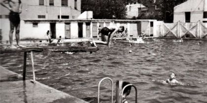La piscina municipal dels anys 50. FOTO: Arxiu | Josep Feliubadaló La piscina municipal dels anys 50. FOTO: Arxiu | Josep Feliubadaló