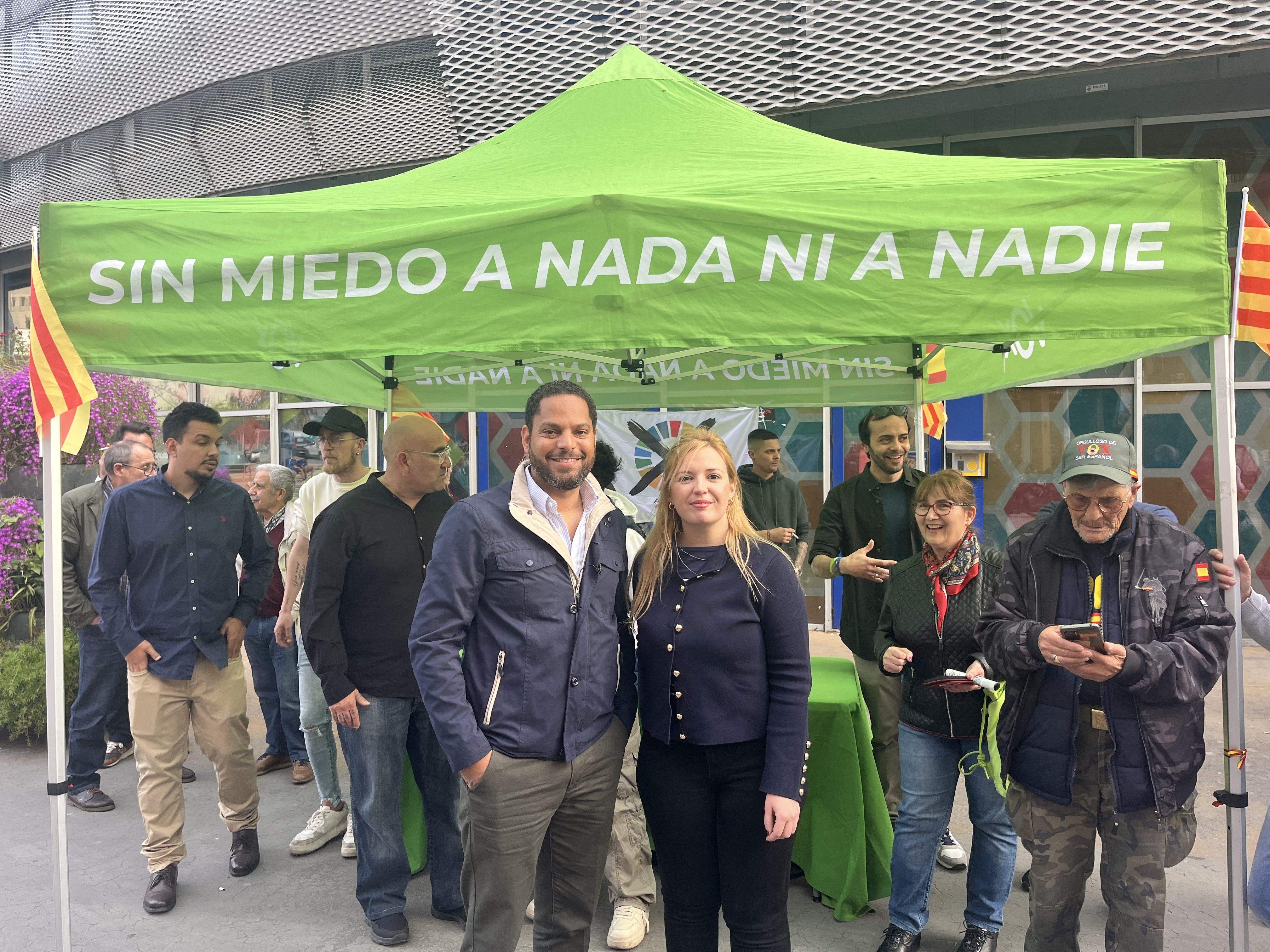 El líder de Vox a Catalunya, Ignacio Garriga, ha visitat Rubí el divendres 5 d'abril a la tarda en el marc de la precampanya de les eleccions catalanes del 12 de maig. Foto: Redacció El líder de Vox a Catalunya, Ignacio Garriga, ha visitat Rubí el divendres 5 d'abril a la tarda en el marc de la precampanya de les eleccions catalanes del 12 de maig. Foto: Redacció