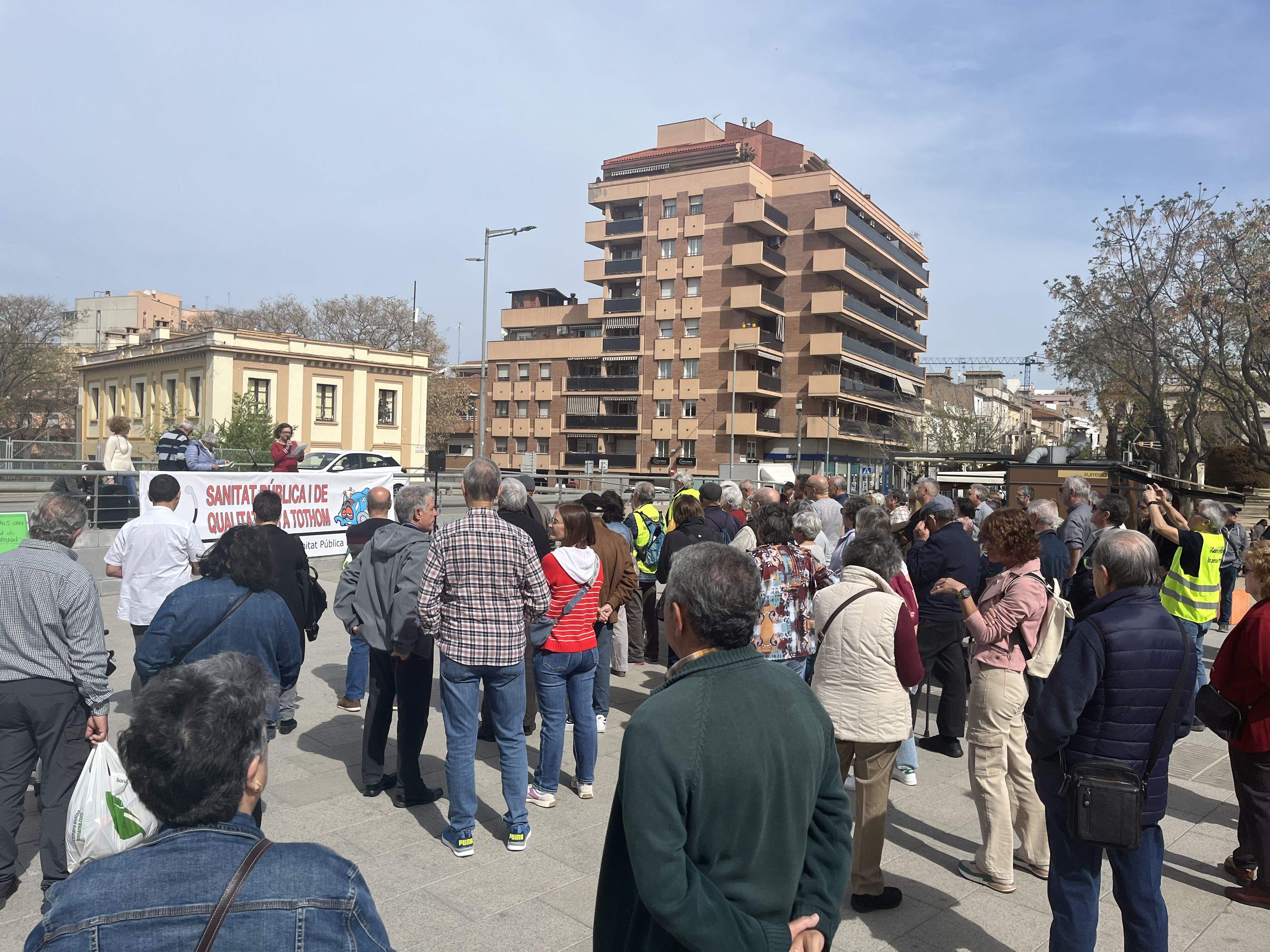 La concentració per la sanitat pública s'ha organitzat amb motiu del Dia Mundial de la Salut, que se celebra el diumenge 7 d'abril. Foto: Pablo Sánchez-Montañés