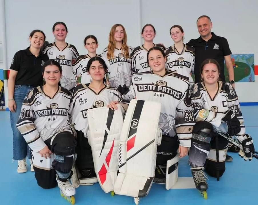 L'equip filial femení de l'HCR Cent Patins assoleix l'ascens a la lliga or. FOTO: Cedida