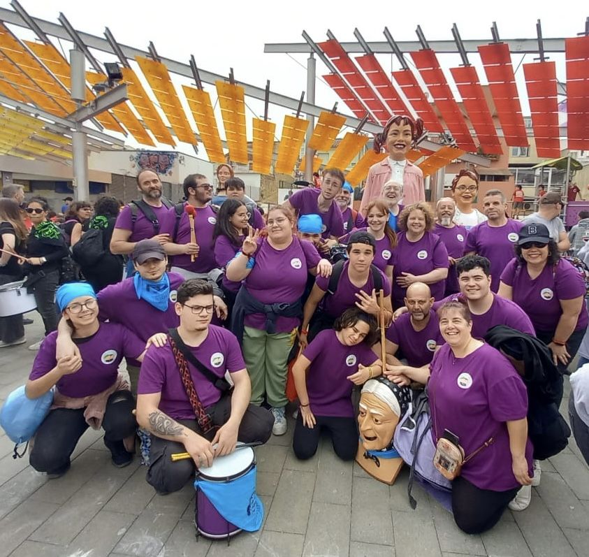 Els geganters de Ca n'Oriol representen a l'Escola Teresa Altet en la Trobada de Gegants d'Escola. FOTO: Cedida