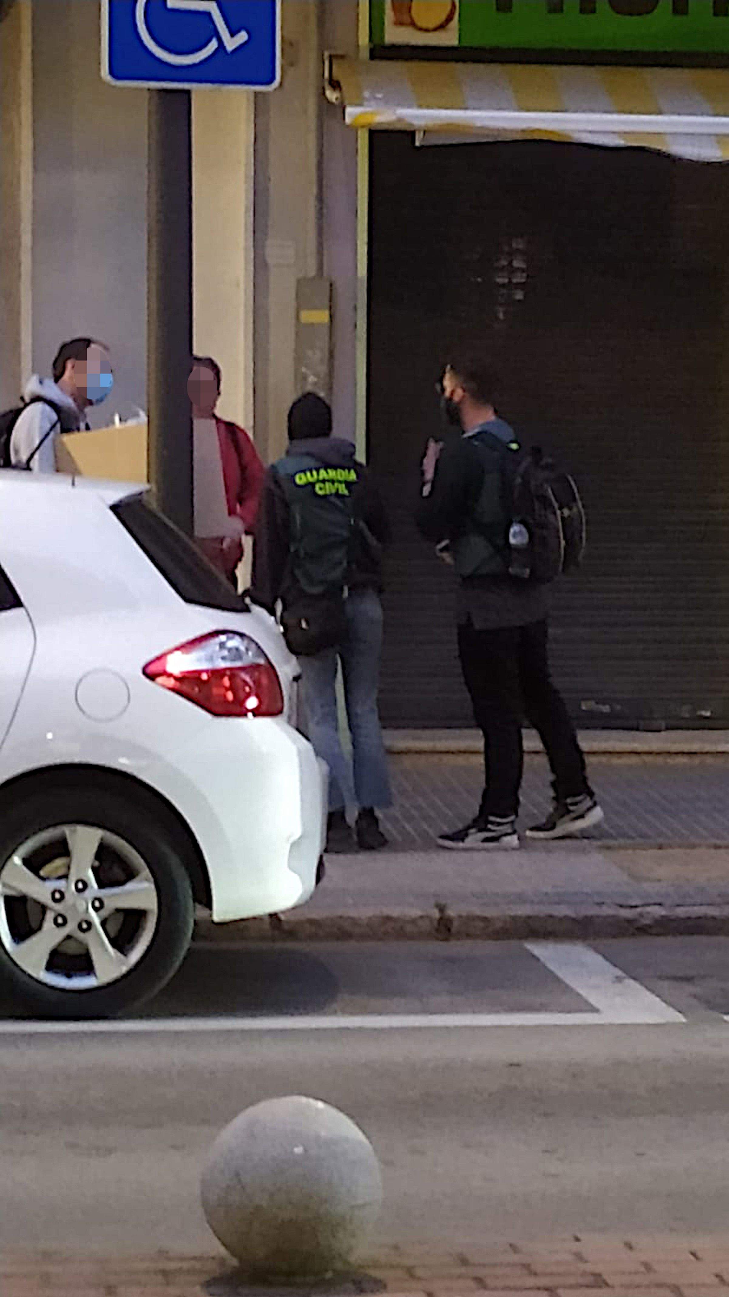 Operatiu de la Guàrdia Civil contra bandes llatines a Rubí. FOTO: ACN