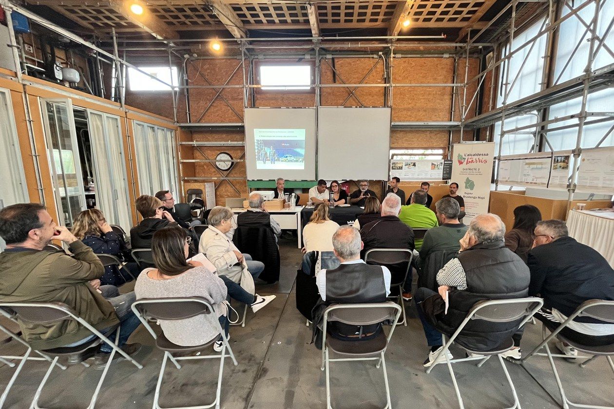 La Taula sectorial de seguretat a les urbanitzacions s'ha reunit amb el veïnat a l'edifici Ressò de Sant Muç, aquest dimecres 17 d'abril. Foto: Ajuntament de Rubí La Taula sectorial de seguretat a les urbanitzacions s'ha reunit amb el veïnat a l'edifici Ressò de Sant Muç, aquest dimecres 17 d'abril. Foto: Ajuntament de Rubí