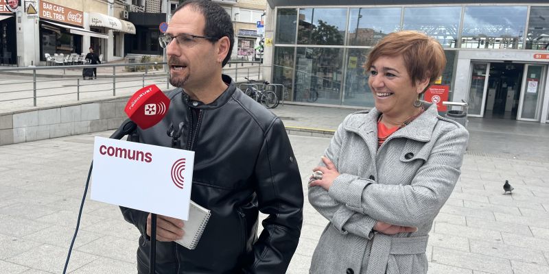 Jordi Arnaiz i Laura Campos a l'acte de Comuns-Sumar a Rubí. Foto: Pablo Sánchez-Montañés