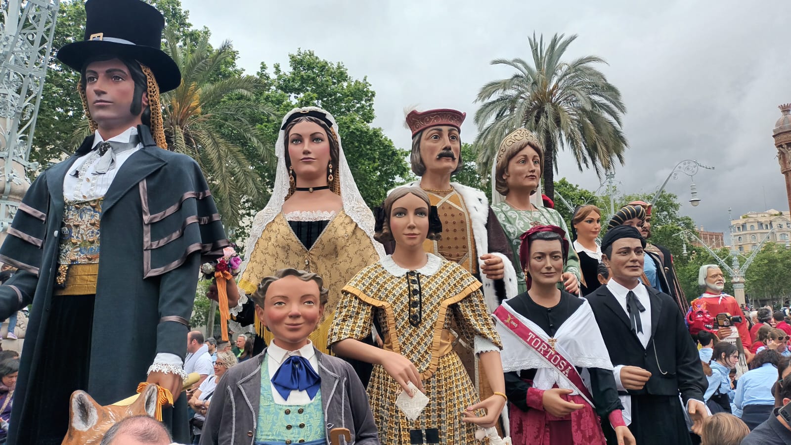 Els gegants de Rubí viatgen a Barcelona per celebrar els 600 anys d'història dels gegants. FOTO: Cedida