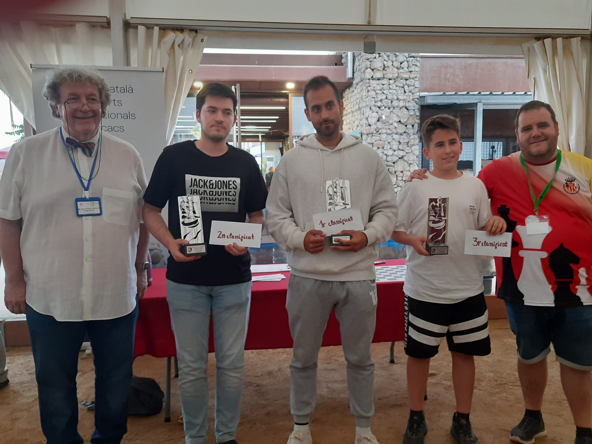 Pòdium de la desena edició de l'Open Internacional d'escacs Actius Ciutat de Rubí. FOTO: Cedida