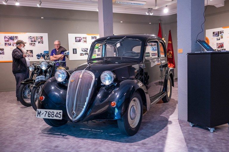 Inaugurada l'exposició dels 25 anys de la recuperació de la Festa de Sant Cristòfol. FOTO: Ajuntament de Rubí – Localpres