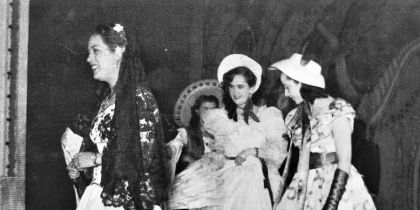 Les "señoritas" Conxita Pérez, Glòria Carbonell i Rosa Carrera al Casino. FOTO: Cedida per la família Carrera-Carbonell Les "señoritas" Conxita Pérez, Glòria Carbonell i Rosa Carrera al Casino. FOTO: Cedida per la família Carrera-Carbonell