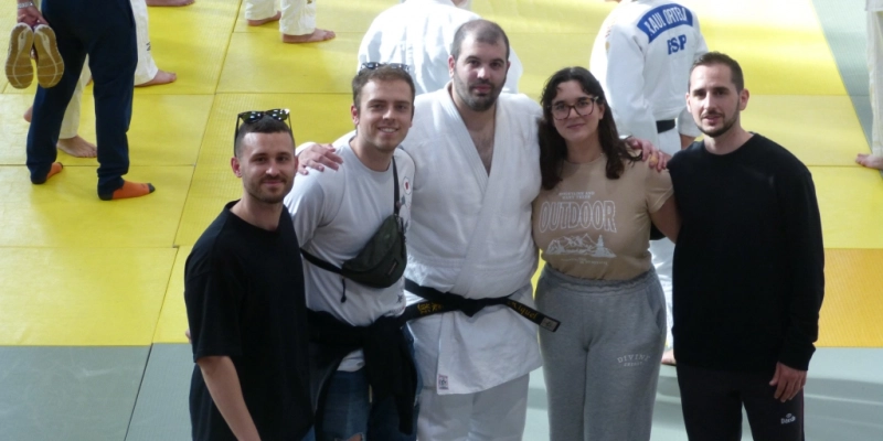 Miquel Luque al tatami amb els companys. FOTO: Cedida/Rosa Lopez Miquel Luque al tatami amb els companys. FOTO: Cedida/Rosa Lopez
