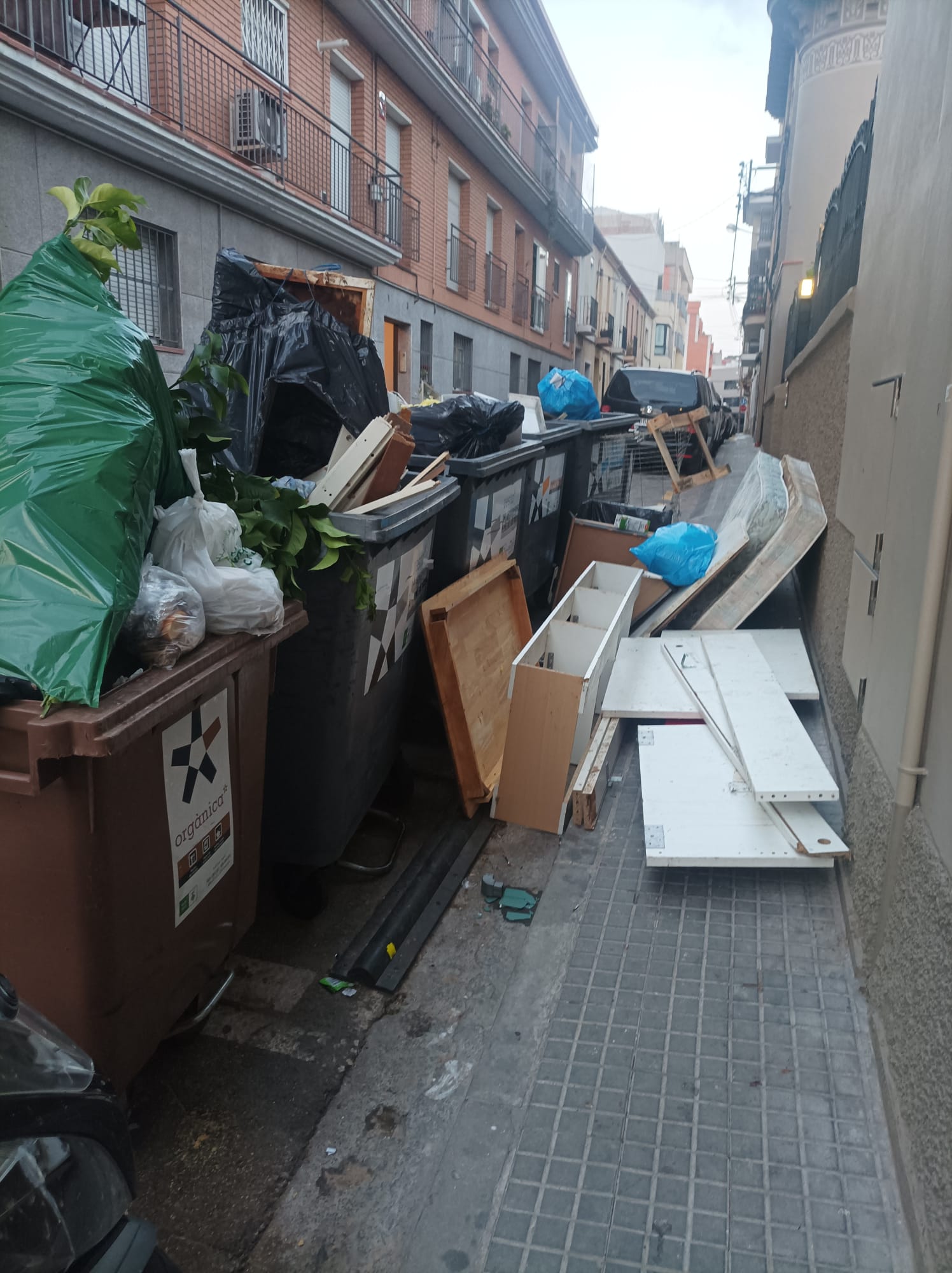 FOTODENÚNCIA | Incivisme al voltant dels contenidors FOTODENÚNCIA | Incivisme al voltant dels contenidors
