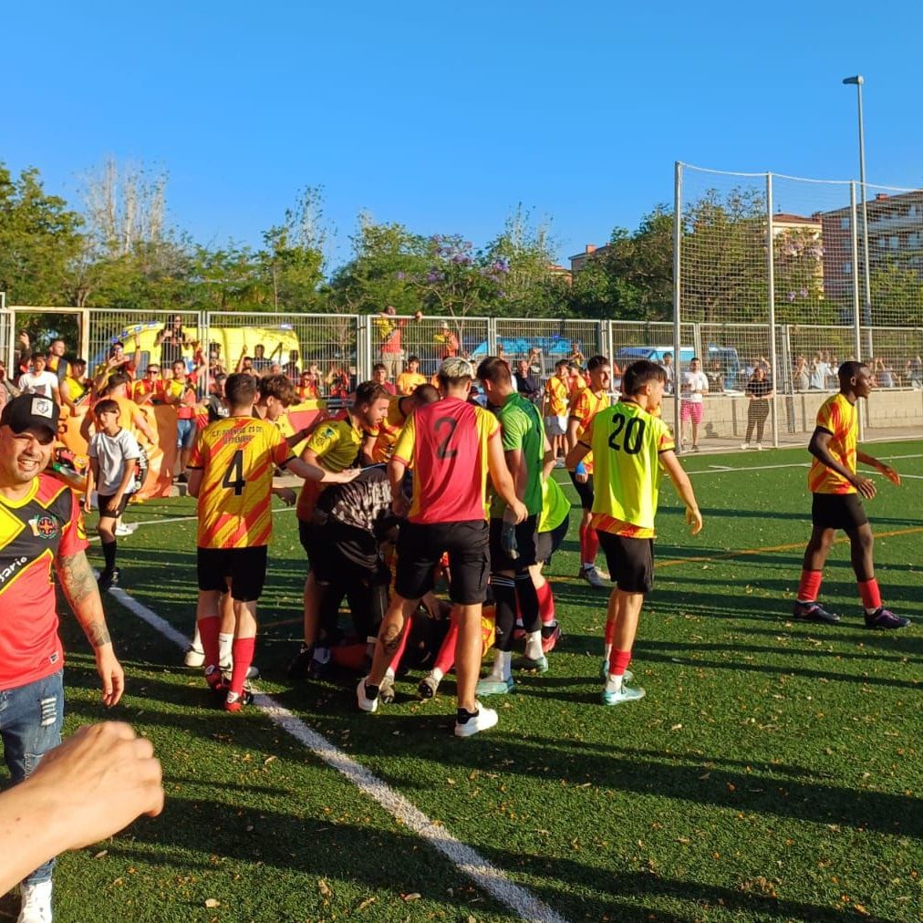 Empat del Veinti al partit d'anada de la promoció d'ascens contra el Club Barcelonista Terlenka. FOTO: Cedida Empat del Veinti al partit d'anada de la promoció d'ascens contra el Club Barcelonista Terlenka. FOTO: Cedida