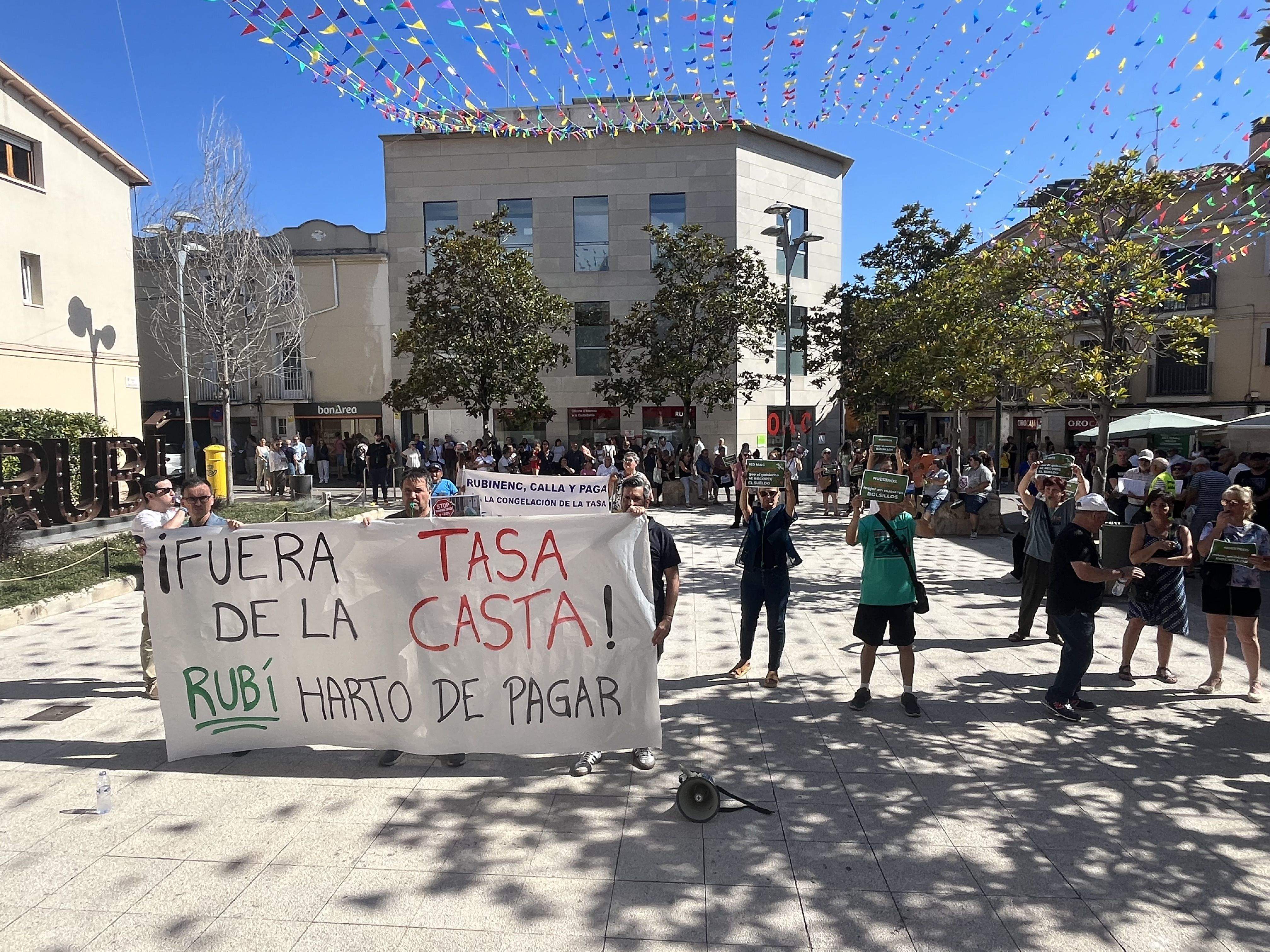 Una protesta contra la nova taxa comarcal de tractament de residus