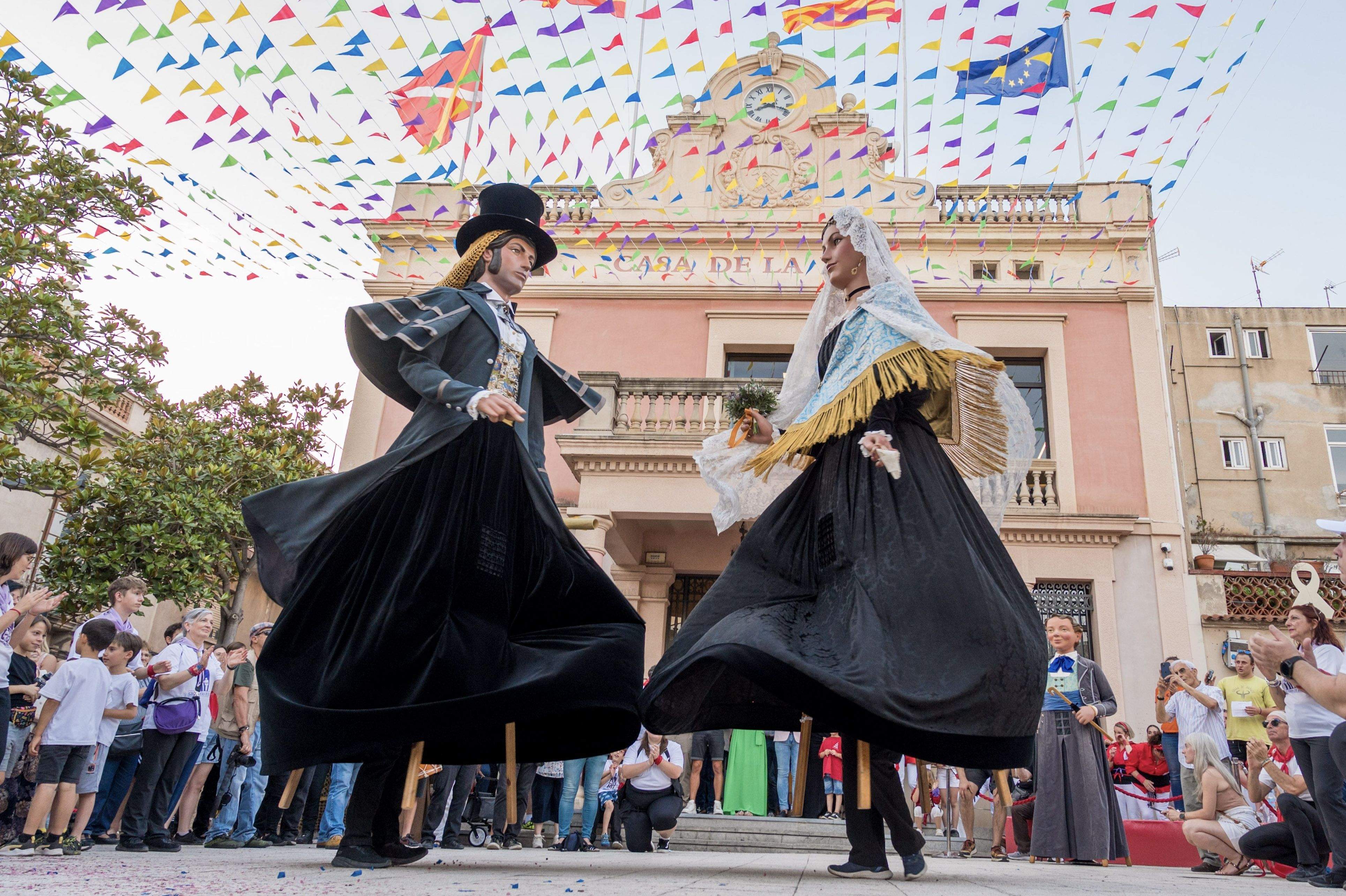 El dissabte, festivitat de Sant Pere, es van fer les tradicionals matinades, amb els grallers de la Colla Gegantera, pels carrers del centre de la ciutat. Foto: Carmelo Jiménez
