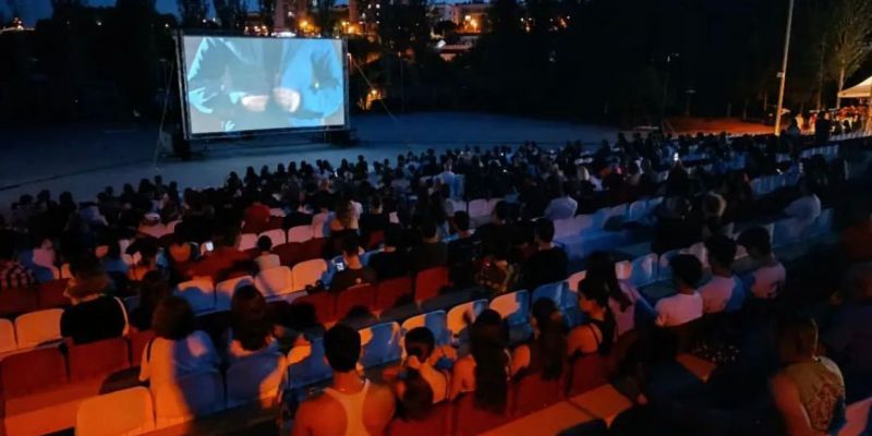 Rubí comptarà amb una pantalla gegant per a seguir la final de l'Eurocopa 2024. Foto: Arxiu