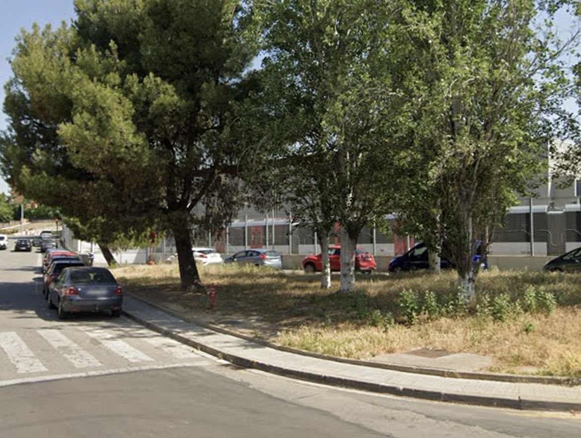 Els Ferrocarrils de la Generalitat de Catalunya (FGC) han iniciat aquesta setmana unes obres a la vorera del carrer Antoni Sedó. Foto: Google Maps Els Ferrocarrils de la Generalitat de Catalunya (FGC) han iniciat aquesta setmana unes obres a la vorera del carrer Antoni Sedó. Foto: Google Maps