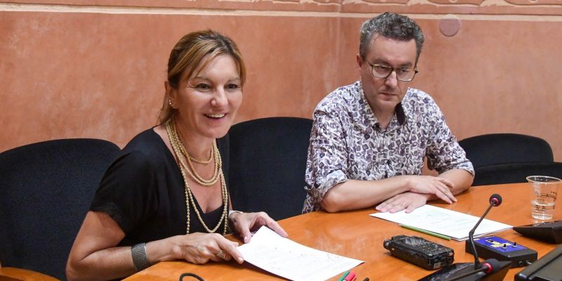 L'alcaldessa, Ana María Martínez, i el tercer tinent d'alcaldia, Andrés Medrano. Foto: Ajuntament de Rubí - Localpres L'alcaldessa, Ana María Martínez, i el tercer tinent d'alcaldia, Andrés Medrano. Foto: Ajuntament de Rubí - Localpres