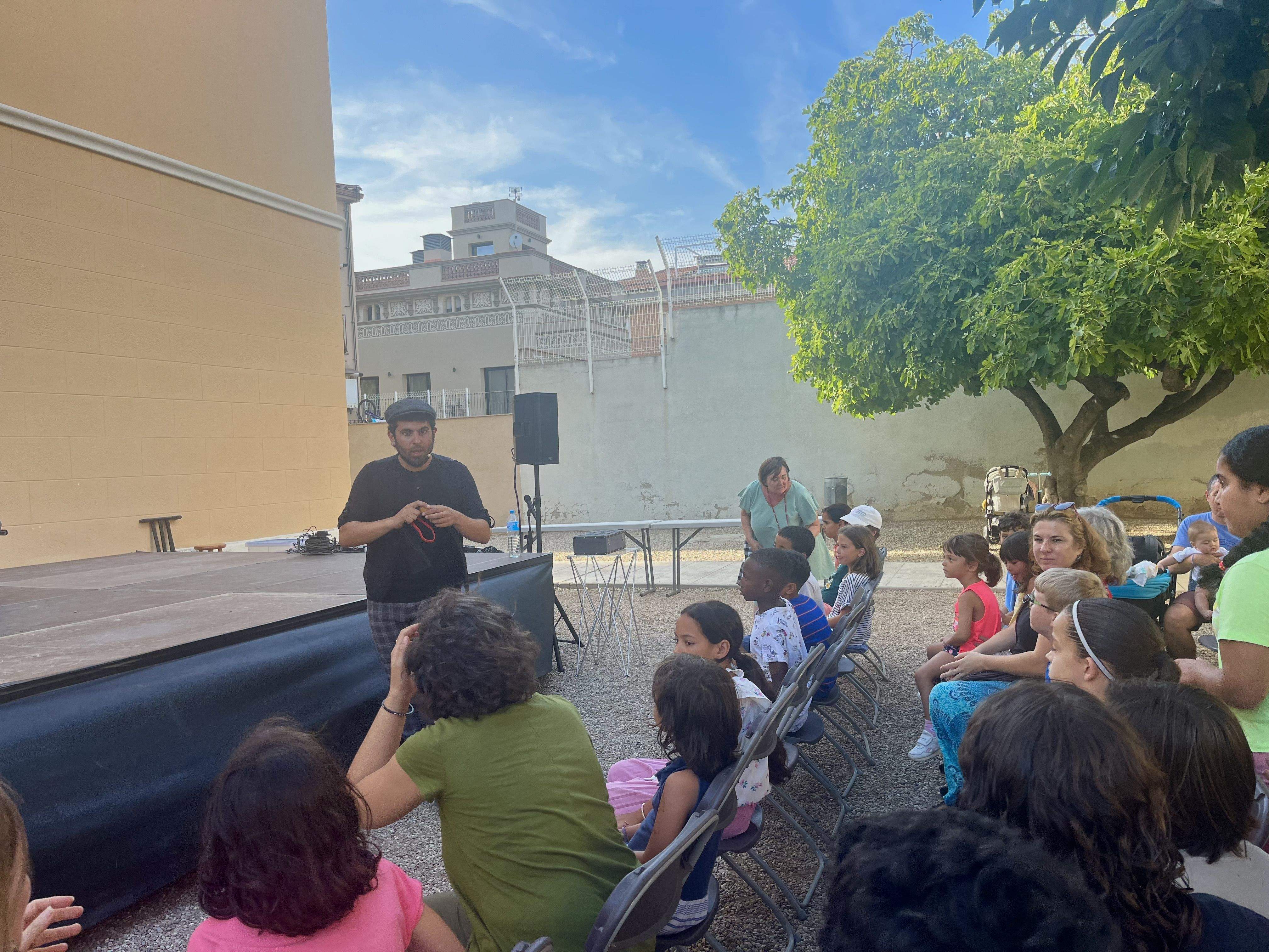 Pau Segalés l'acte de benvinguda dels nens sahrauis el 2024. Foto: Redacció.