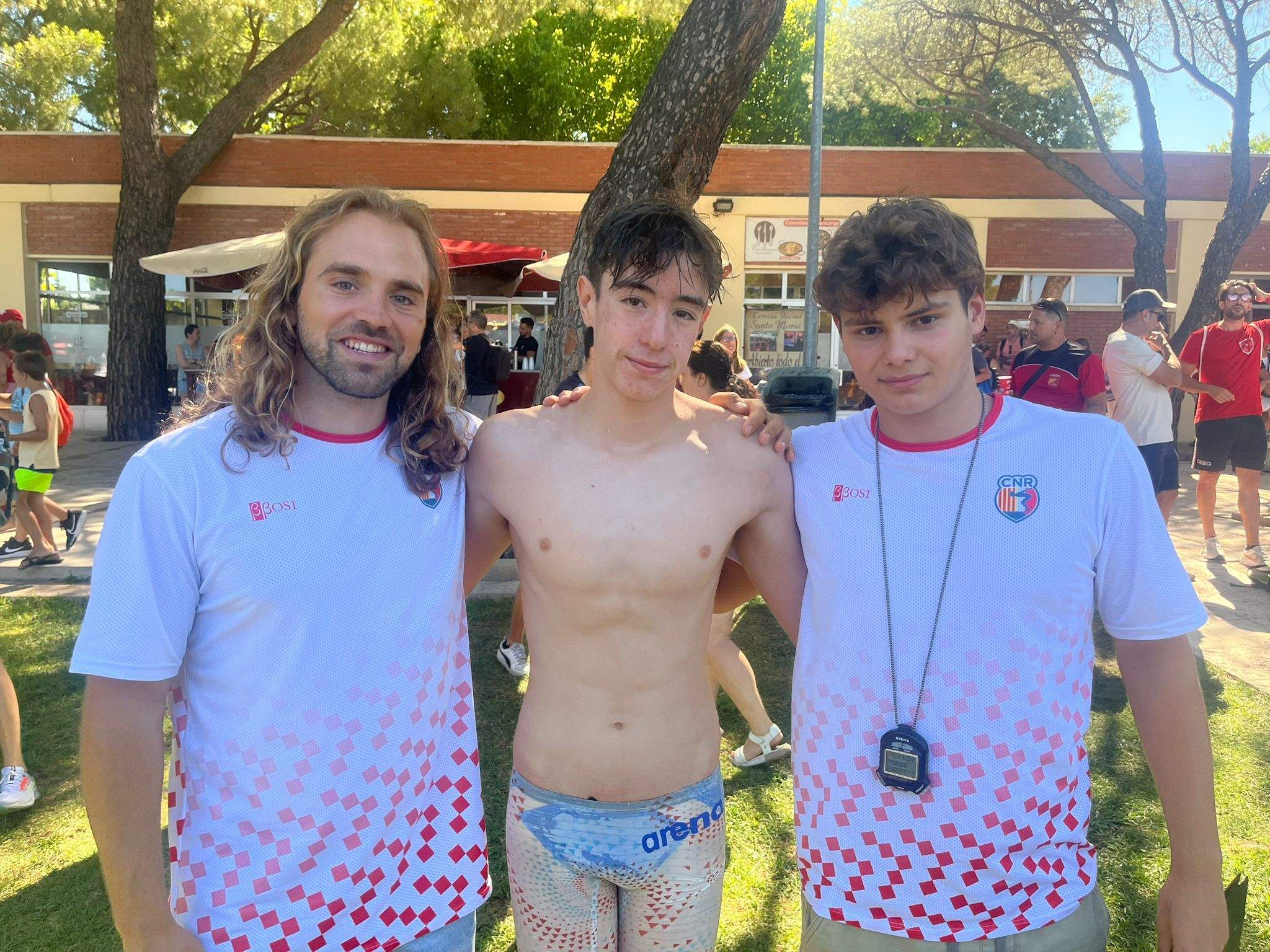 Al centre el nedador del CN Rubí, Joel Ruiz, novè en els 100 m papallona del Campionat d'Espanya aleví. FOTO: Cedida