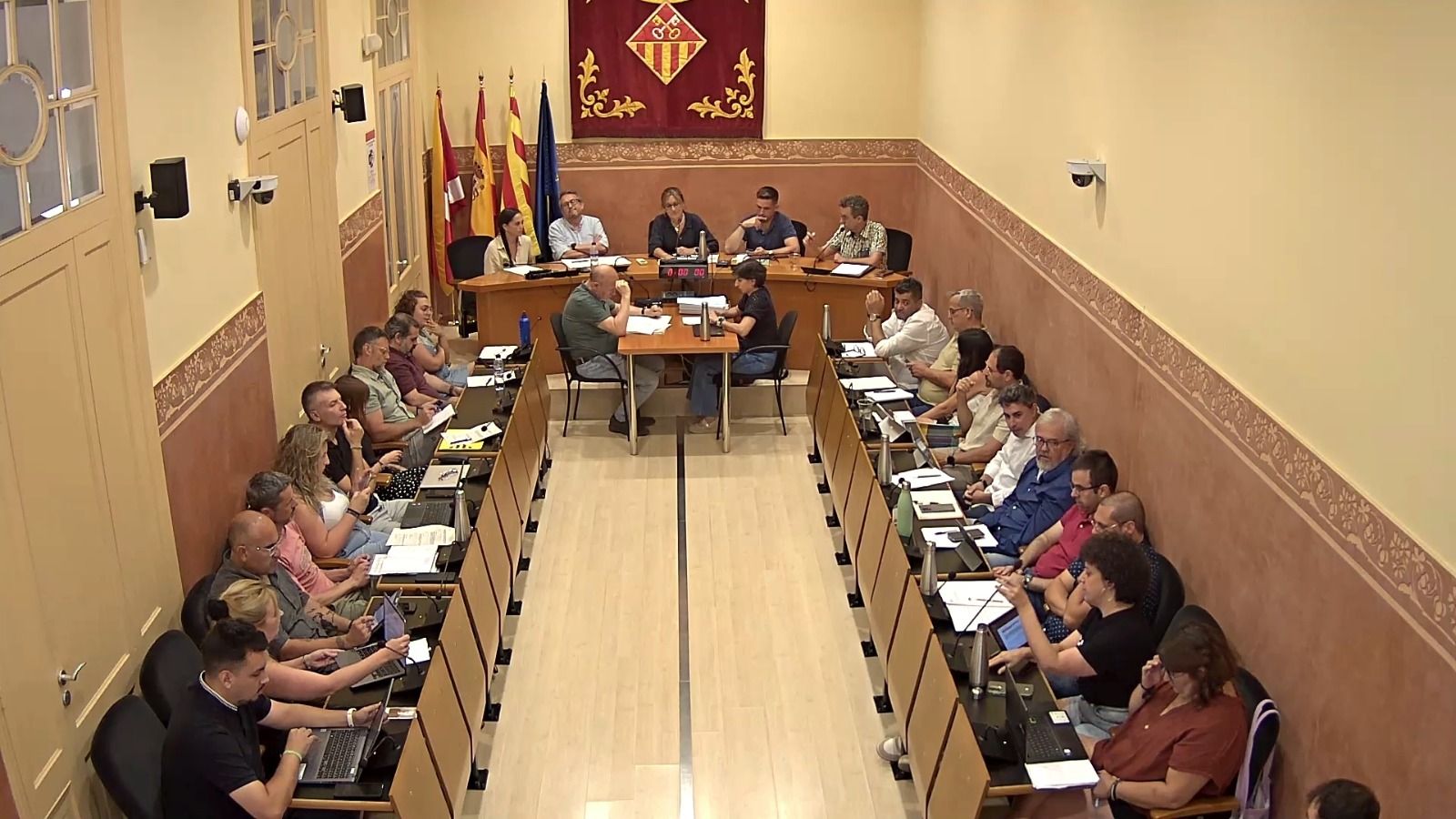 El ple aprova la creació d'una campanya de vals de consum al setembre