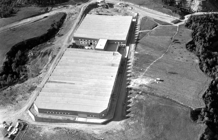 Hi podem veure les naus de la indústria Vicente Campos, a l’actual Polígon Industrial de Can Jardí. Foto: Carlos Rodríguez Escalona|Fons de l’Institut Cartrogràfic i Geològic de Catalunya