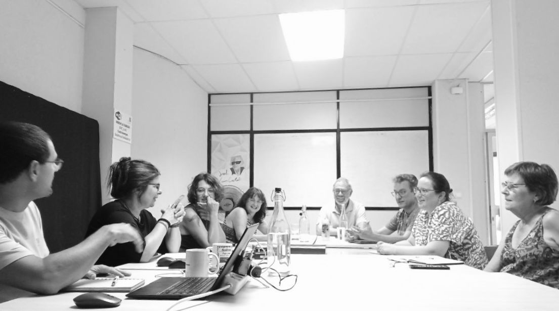 La foto que acompanya aquest escrit, és actual, feta a Rubí i és un grup que treballa braç a b. Foto: Cedida