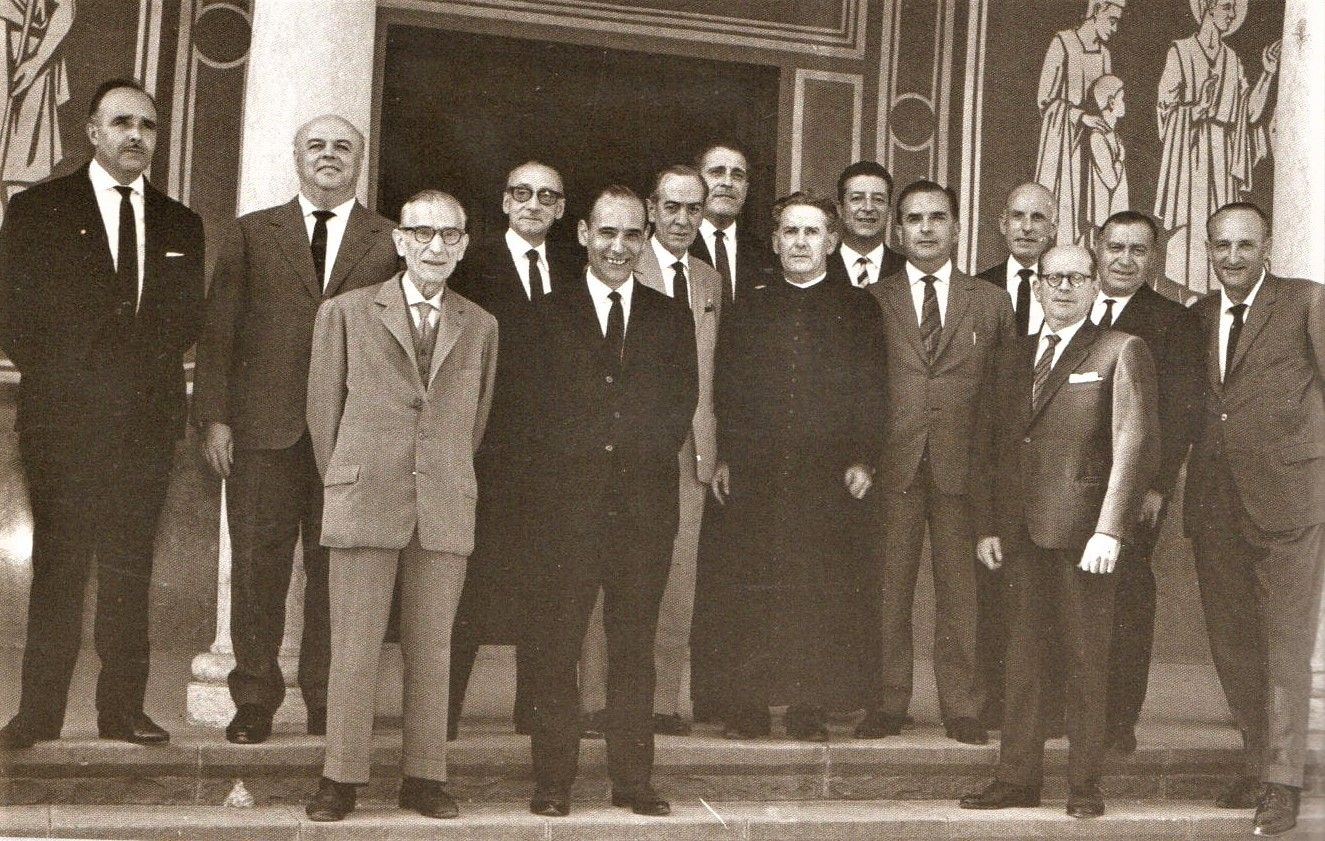 Trobada de veterans del grup teatral “Fortitud”, del Casal Popular (1960). Foto:  s Antiga y Jiménez i pertany al fons de Ramon Bassas i Torrents.