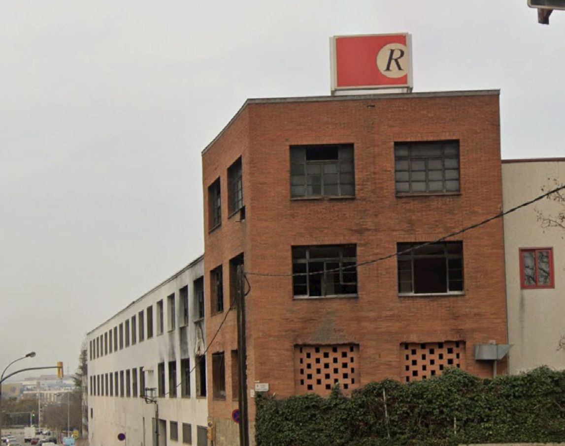 La Junta de Govern Local aprova els 153 habitatges que s'ubicaran a la fàbrica Cremalleras. Foto: Google Maps