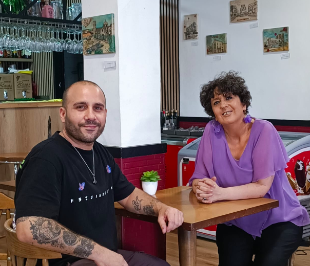 L'artista rubinenca Anna Tamayo exposa la mostra de pintures 'Rubí, ahir i avui'. Foto: Anna Tamayo