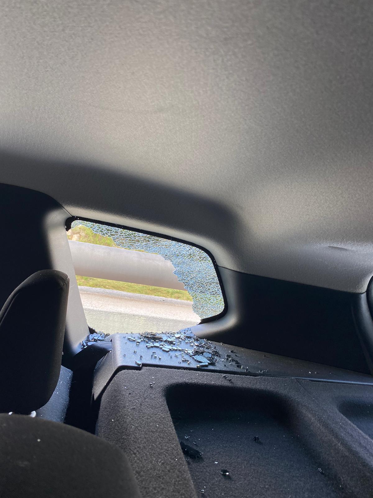 Trenquen els vidres i roben a l'interior d'un cotxe a Rubí. FOTO: Cedida