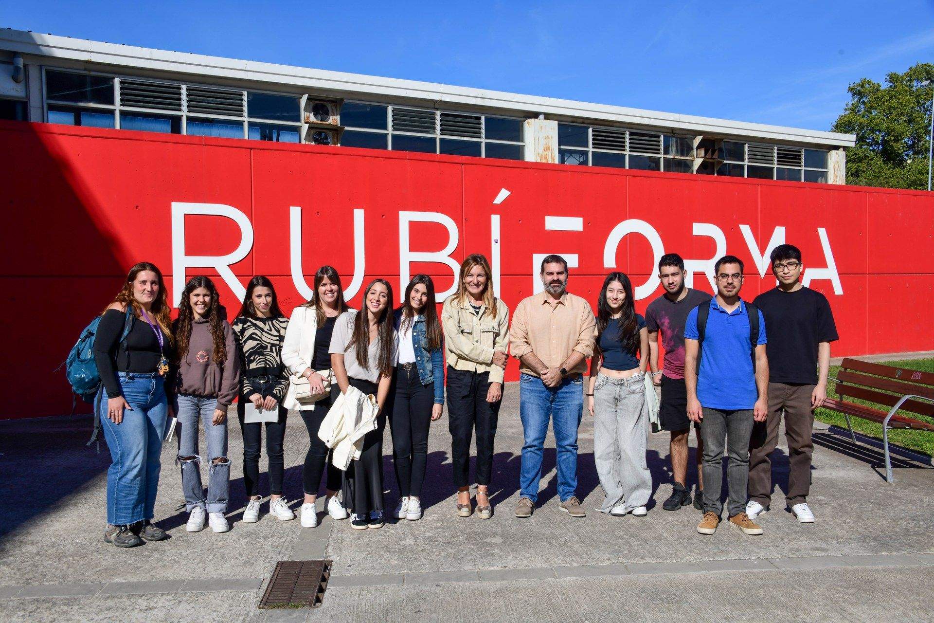 10 alumnes d’FP inicien les pràctiques laborals a la plantilla municipal. FOTO: Ajuntament de Rubí - Localpres 10 alumnes d’FP inicien les pràctiques laborals a la plantilla municipal. FOTO: Ajuntament de Rubí - Localpres