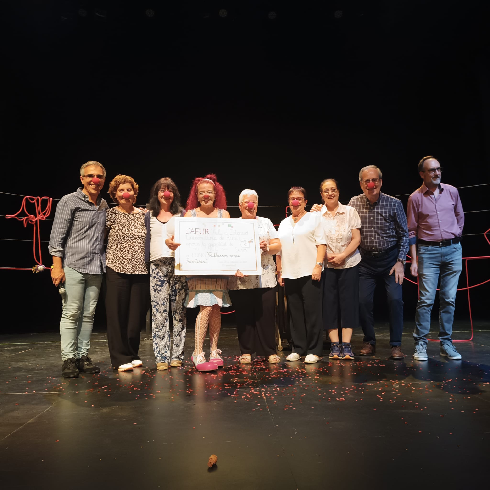 L'aula d'extensió universitària recapta 1.500 euros per l'ONG Pallassos sense fronteres. FOTO: Cedida
