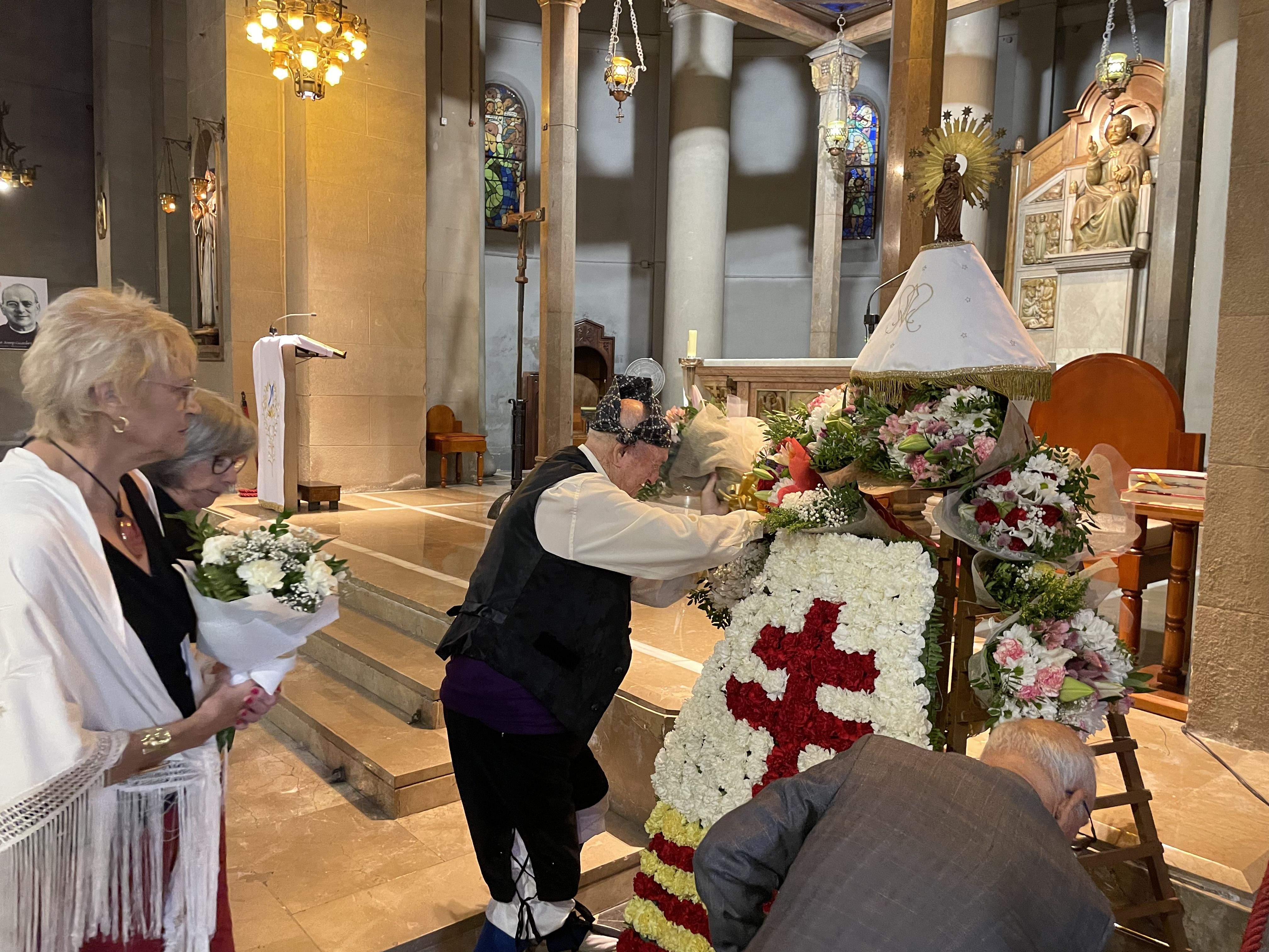 Ofrena floral a la Verge del Pilar FOTO: Marta Casas