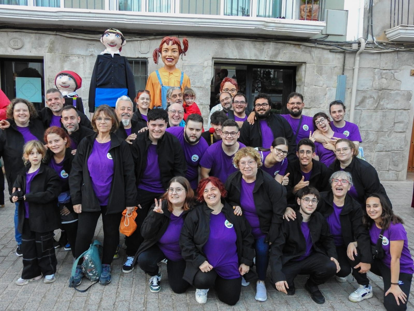 La Colla Gegantera de Ca n'Oriol participa en les festes del Pilar de Fraga, Aragó. FOTO: Cedida