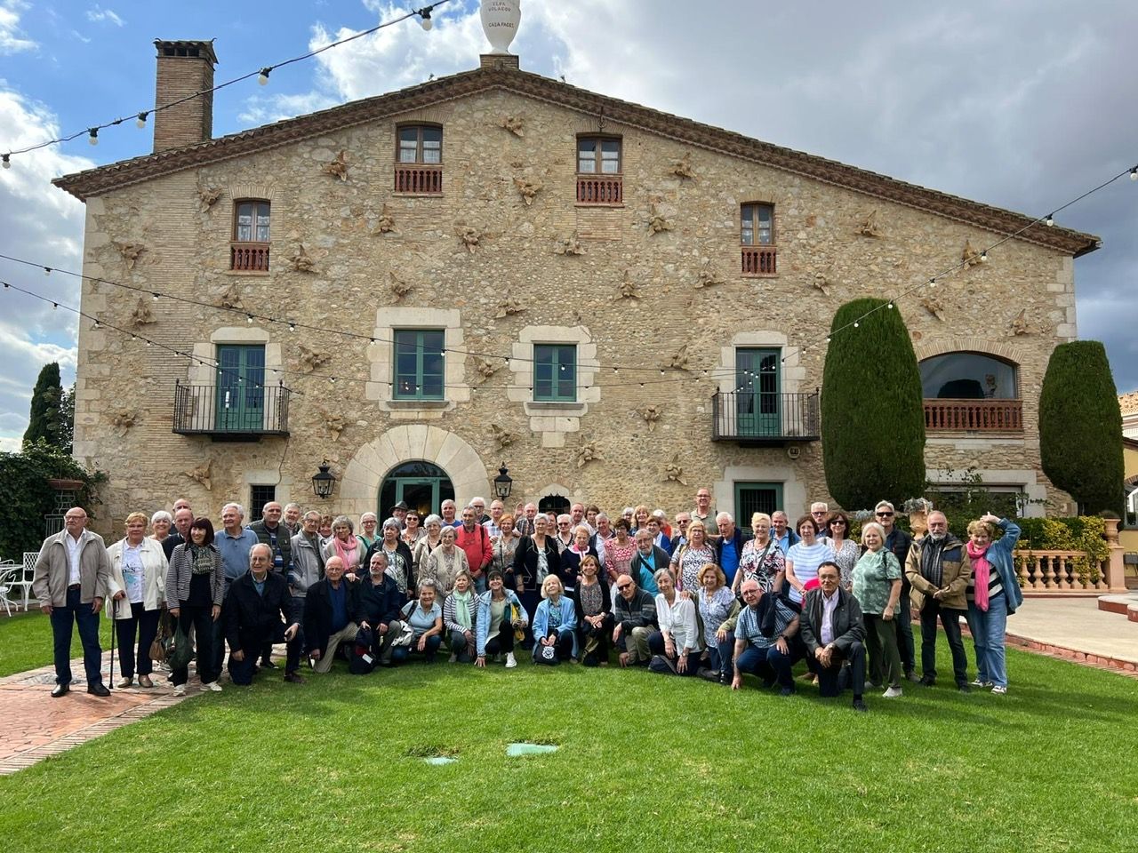 Els voluntaris de l'Associació de Gent Gran de Rubí reflexionen sobre el voluntariat a Peralada. FOTO: Cedida