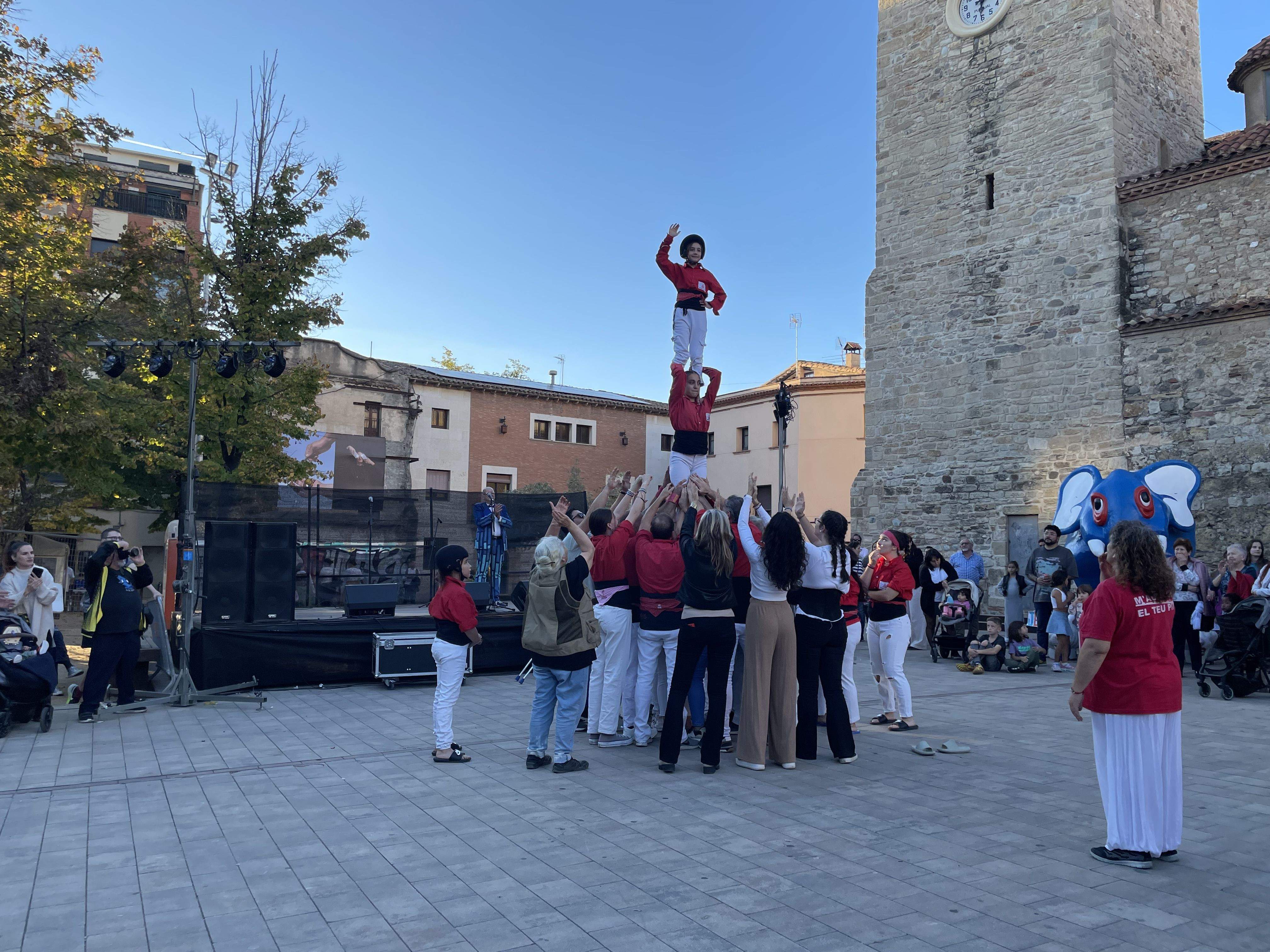 Els Castellers de Rubí a la fira de Sant Galderic 2024. FOTO: Estela Luengo Els Castellers de Rubí a la fira de Sant Galderic 2024. FOTO: Estela Luengo