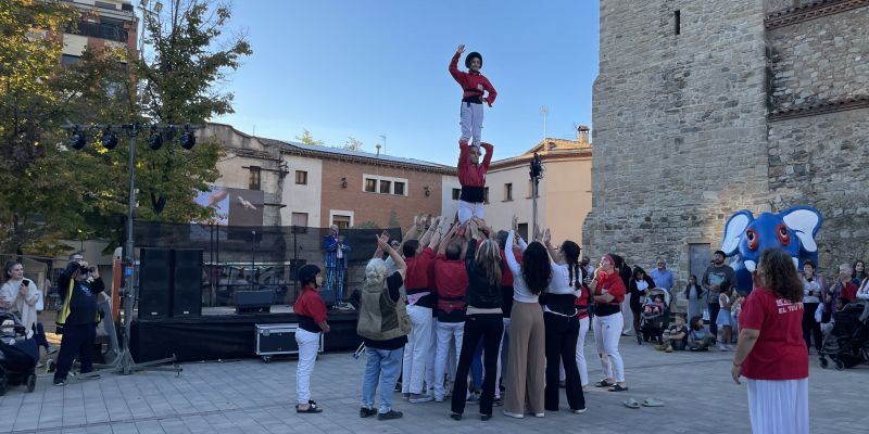 Els Castellers de Rubí a la fira de Sant Galderic 2024. FOTO: Estela Luengo Els Castellers de Rubí a la fira de Sant Galderic 2024. FOTO: Estela Luengo