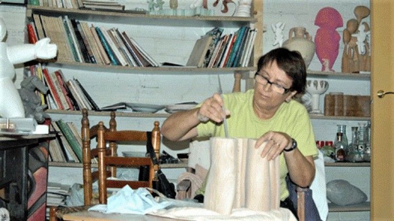 L’artista Pepa de Haro al seu taller. FOTO: Autoria desconeguda/ fons de l’Ajuntament de Rubí L’artista Pepa de Haro al seu taller. FOTO: Autoria desconeguda/ fons de l’Ajuntament de Rubí