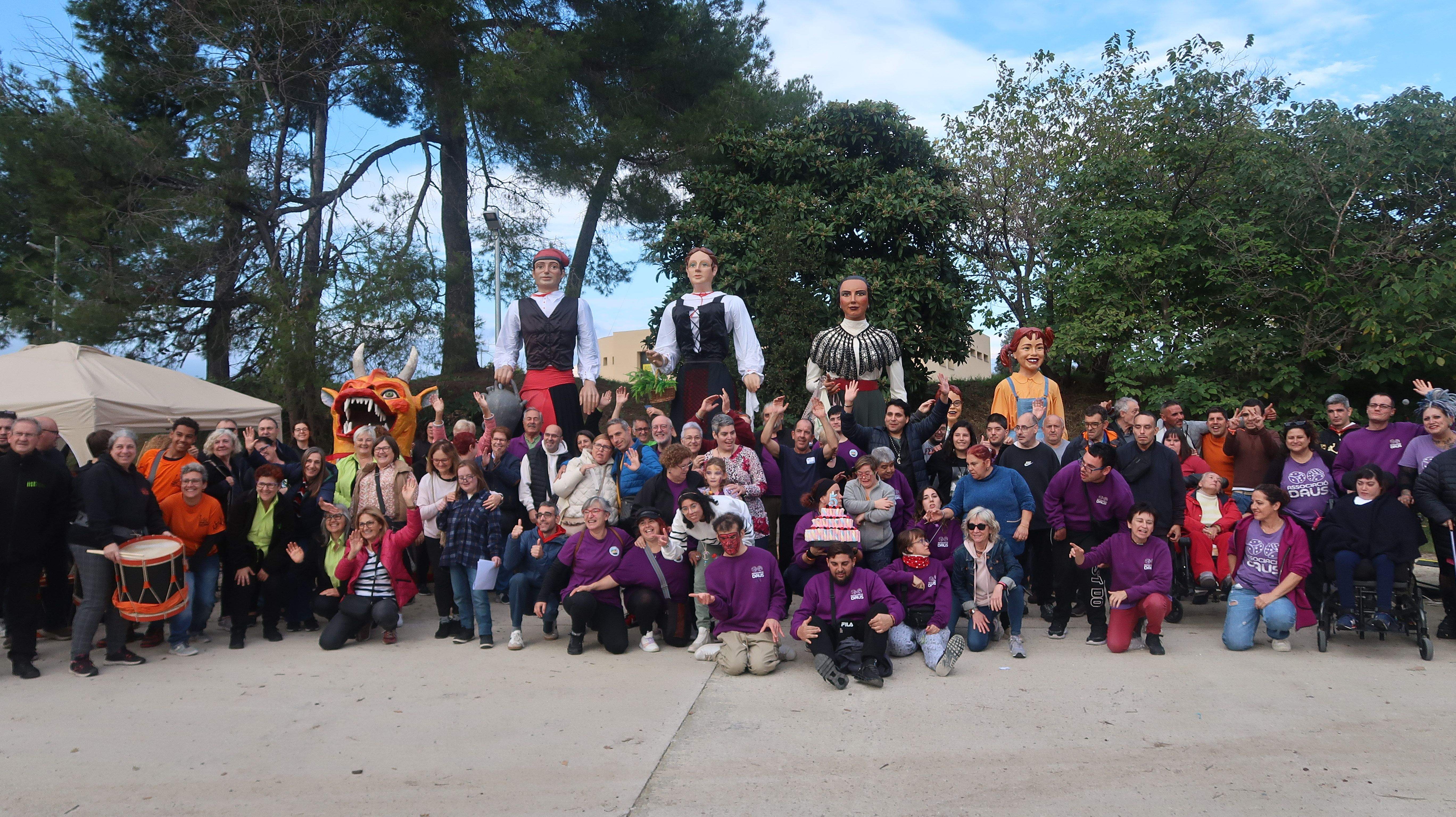 Els Gegants de Ca n'Oriol i El Pinar participen en la festa de Daus a Terrassa. FOTO: Cedida