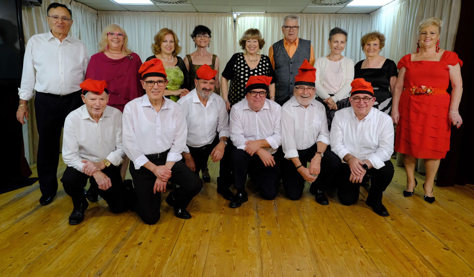Més d'un centenar de persones omplen el Casal Cívic durant l'actuació del CasalXou. FOTO: Cedida