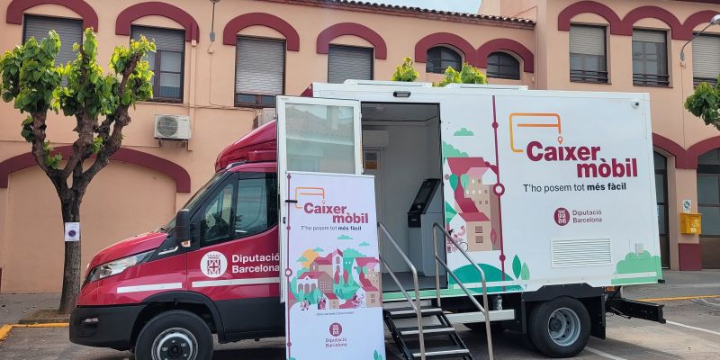 El caixer mòbil arriba als municipis de fins a 5.000 habitants que no disposen de serveis bancaris. FOTO: Xavier Subías / Diputació de Barcelona El caixer mòbil arriba als municipis de fins a 5.000 habitants que no disposen de serveis bancaris. FOTO: Xavier Subías / Diputació de Barcelona
