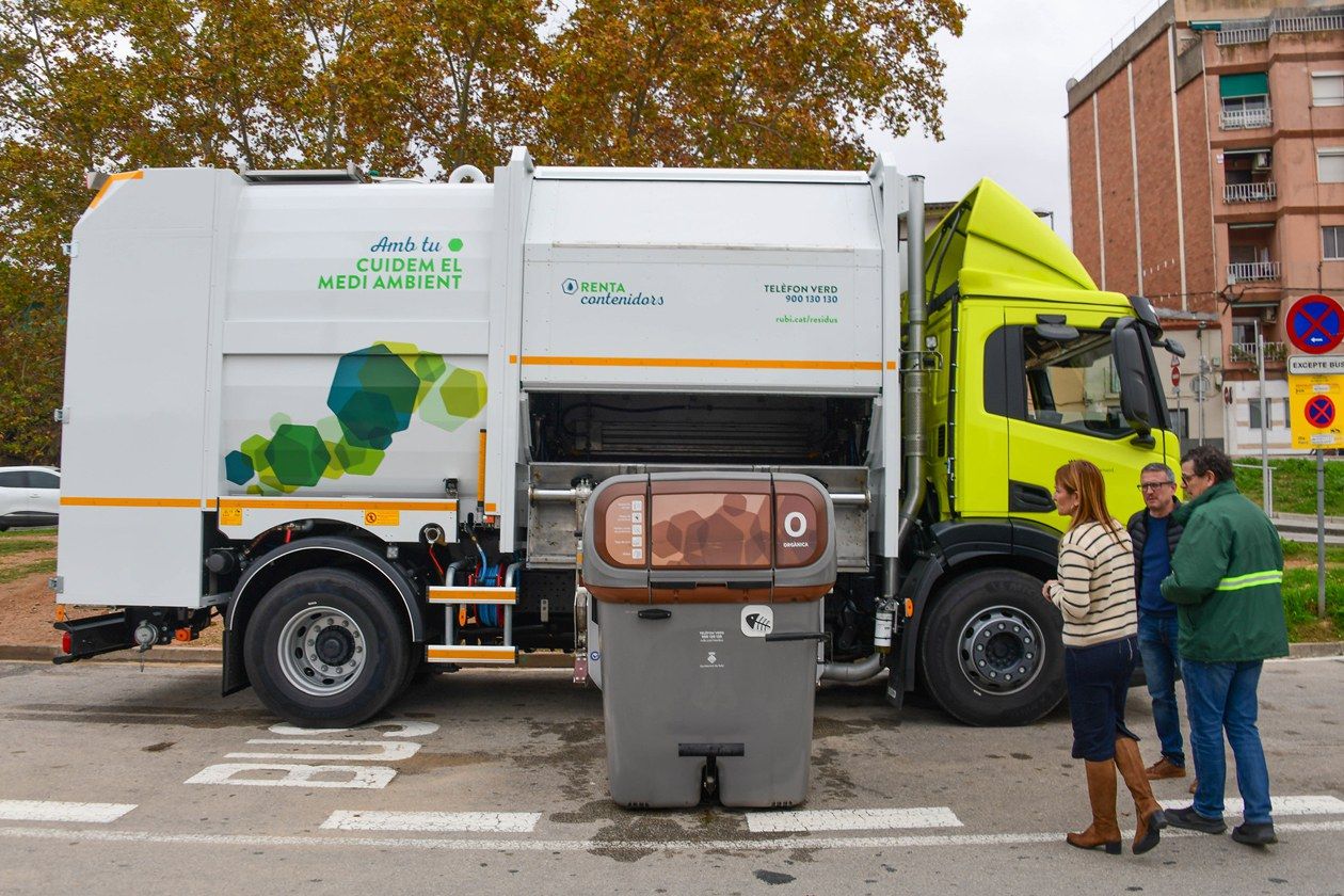 Rubí incorpora dues noves unitats a la flota de vehicles de recollida de residus. FOTO: Ajuntament de Rubí-Localpres Rubí incorpora dues noves unitats a la flota de vehicles de recollida de residus. FOTO: Ajuntament de Rubí-Localpres