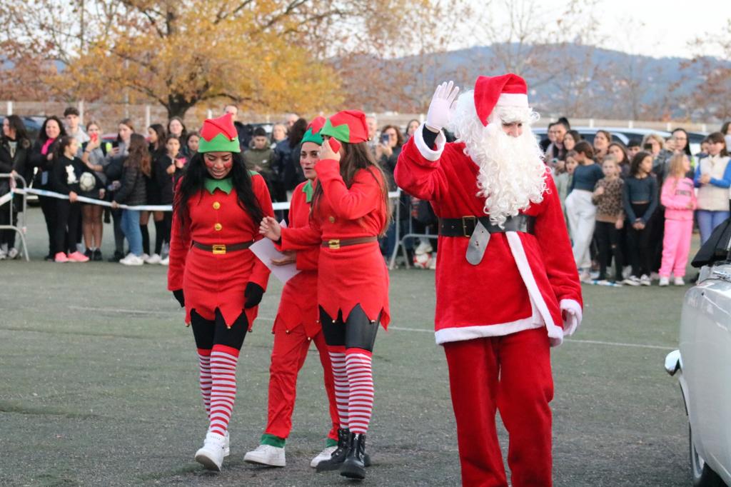 Arribada del Pare Noel al CE Olímpic Can Fatjó l'any passat. FOTO: Cedida