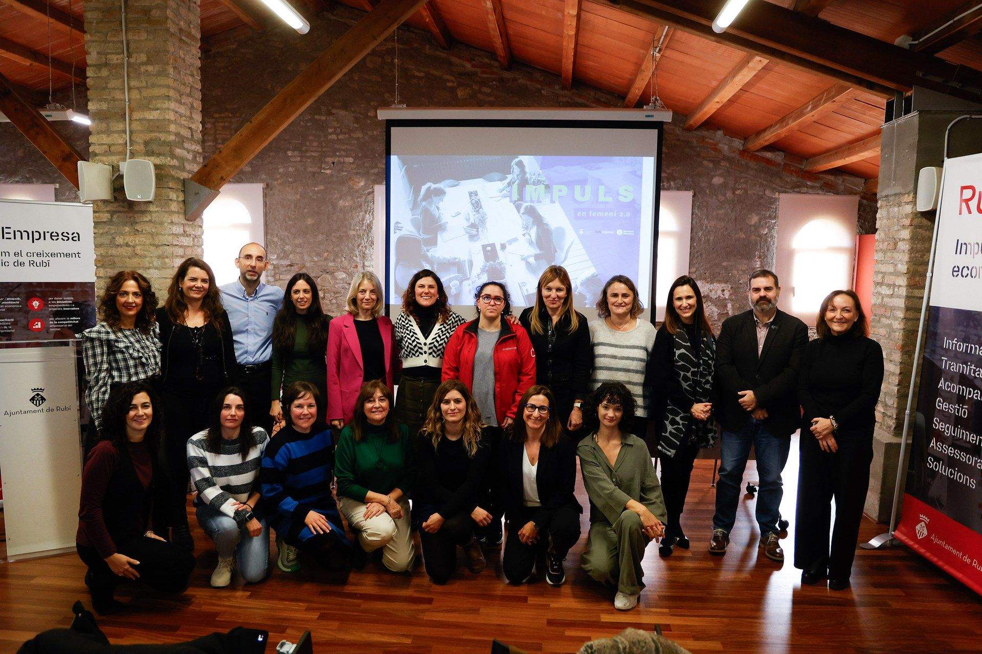 La segona promoció d’empresàries rubinenques de l’Impuls en femení tanca la seva formació. FOTO: Ajuntament de Rubí - Localpres