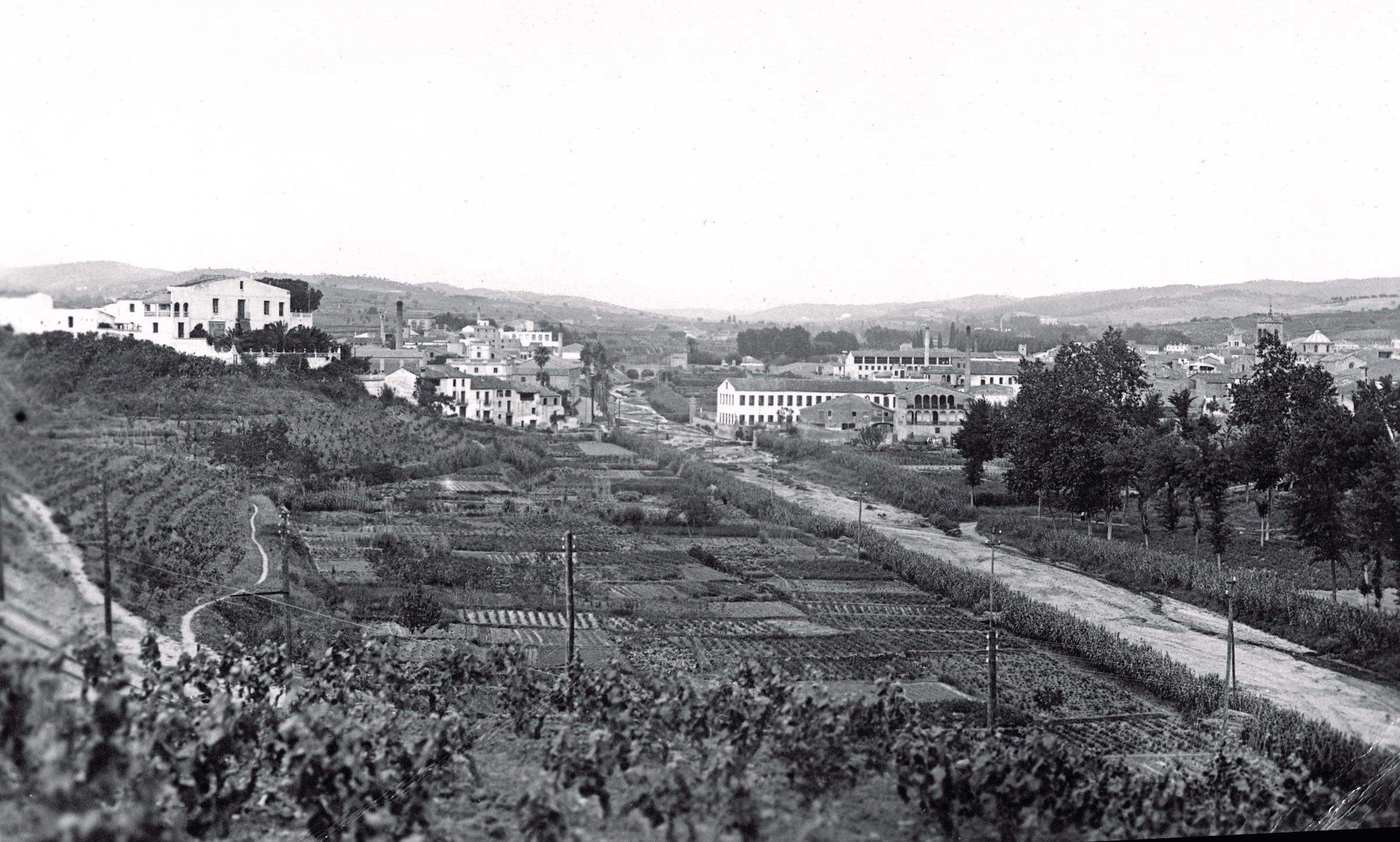 Can Fatjó i els horts de de l’altra banda de la riera, 1932. FOTO: Arxiu Fotogràfic del Museu de Rubí