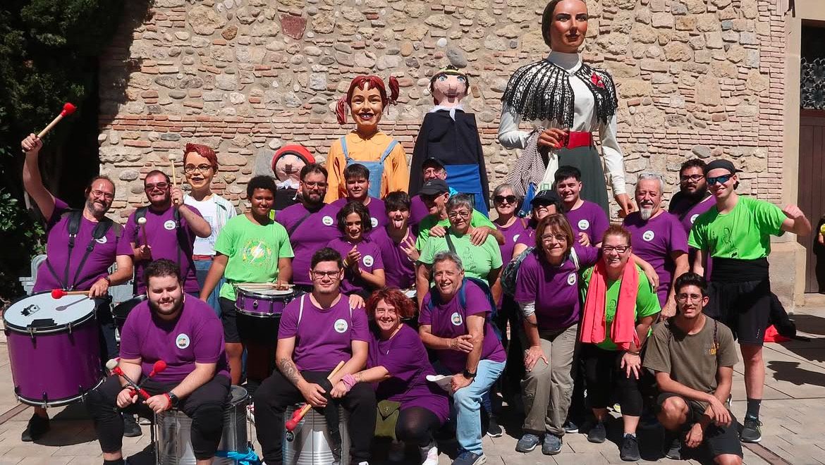 Les colles geganteres de Ca n'Oriol i El Pinar inicien el calendari d'activitats. FOTO: Cedida
